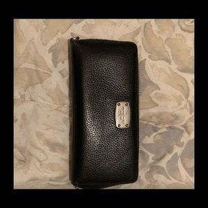 Michael Kors Black Zipper Wallet